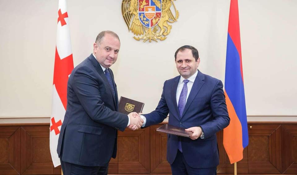 Georgian Defence Minister holds meetings in Armenia