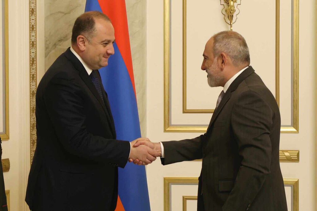 Georgian Defense Minister meets Armenian PM 