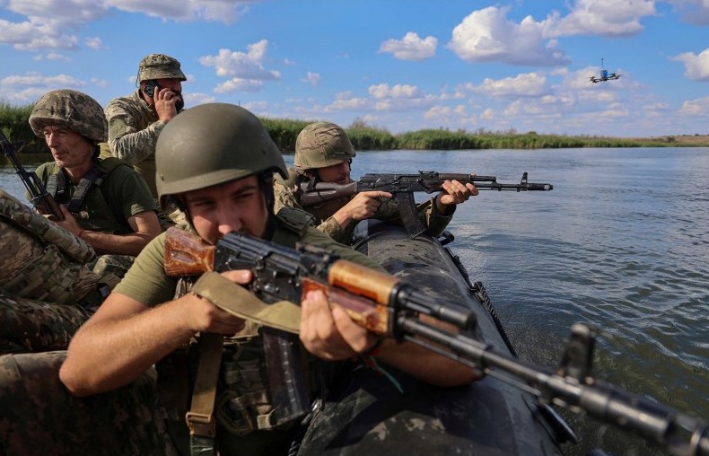 Ukrayna hökumətində, 800 min kişinin orduya çağırılmağın qarşısını almaq üçün ünvanını və əmək haqqı sistemini dəyişdiyini bildirirlər