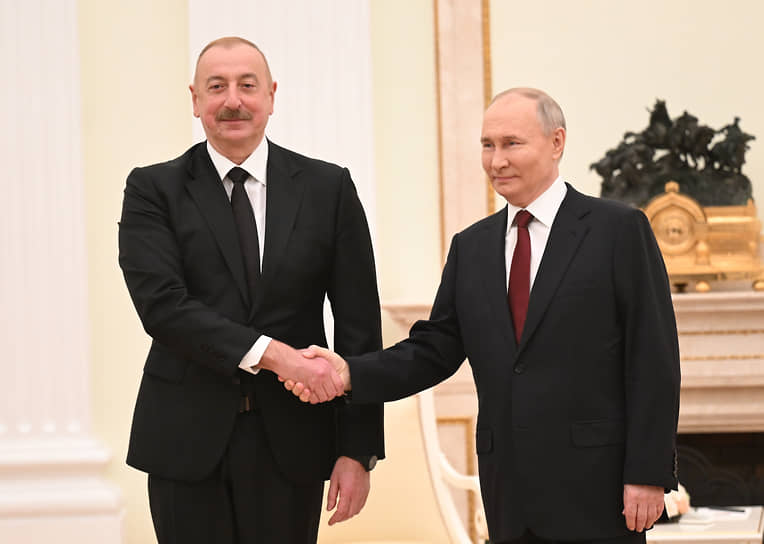 İlham Əliyev və Vladimir Putin Bakıda Azərbaycan və Ermənistan arasında münasibətlərin tənzimlənməsi məsələsini müzakirə ediblər