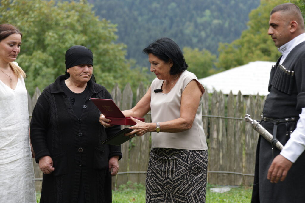 President presents Order of National Hero of Georgia to family of Shindisi Battle hero Aleksandre Oniani