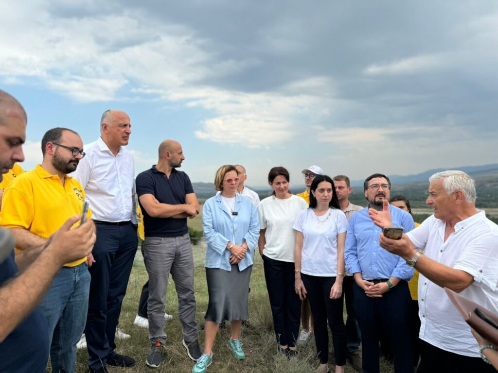 Strong Georgia leaders visit Gori garbage dump to address local concerns