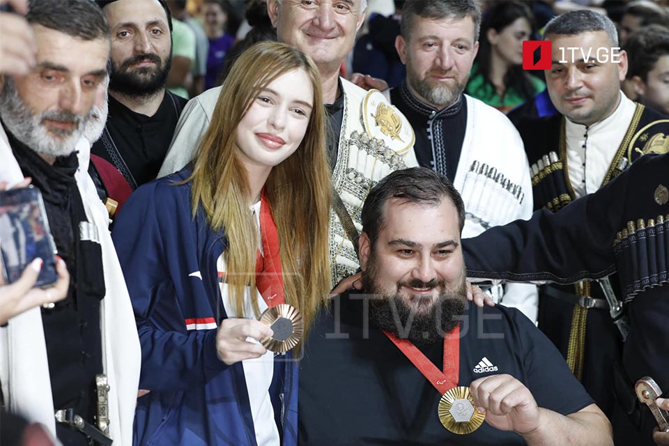 Paralympic medalists Ochkhikidze and Japaridze welcomed at Tbilisi airport