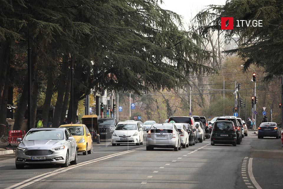 Traffic adjustments near University Street for slope reinforcement work