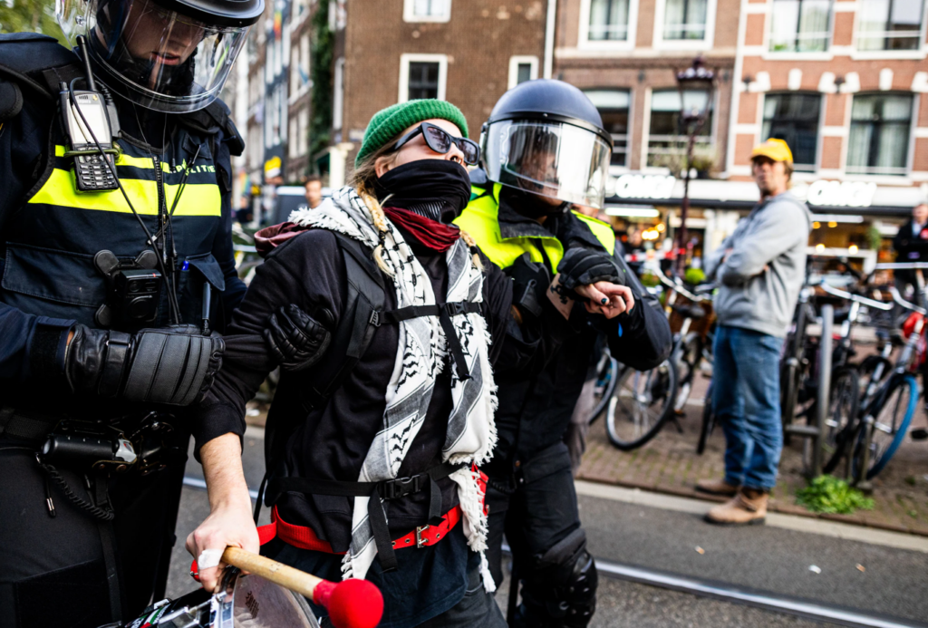Amsterdamda İsrail və Fələstinə dəstək aksiyalarında 320 nəfəri saxlayıblar