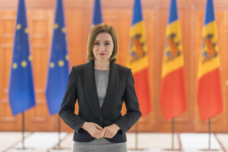 Sandu leads with 41.55% in Moldova presidential election; runoff expected on November 3