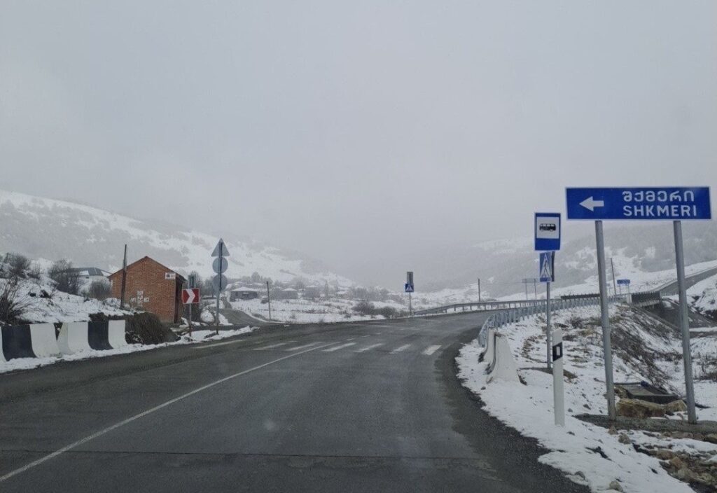 Nakerala dağ keçidi və Saçxere-Uzunta-Şkmeri-Zudali yolunda qoşqulu və yarımqoşqulu avtonəqliyyat vasitələrinin hərəkəti bərpa edilib