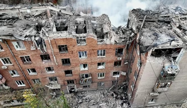 Rus hərbçilər Ukraynanın Krivoy Roq şəhərində yaşayış binasını bombalayıblar, 8 nəfər xəsarət alıb