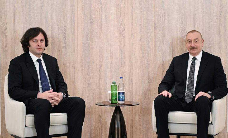 İlham Əliyev Azərbaycan Prezidentinin Administrasiyası - İrakli Kobaxidze ilə görüşdə parlament seçkilərinin nəticələrinin gürcü xalqının iradəsini əks etdirdiyini vurğulayıb