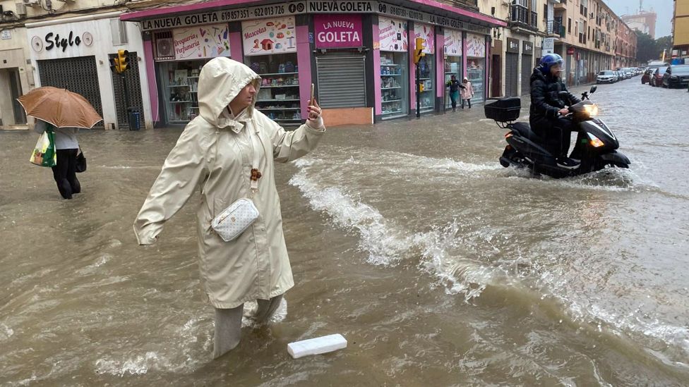 İspaniyada güclü yağış səbəbindən minlərlə insan təxliyə edilib