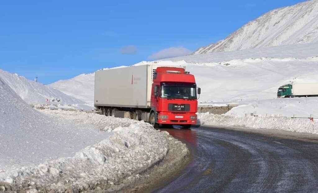 Գուդաուրի-Կոբի հատվածում վերականգնվել է կցորդիչով և կիսակցորդիչով տրանսպորտի երթևեկությունը