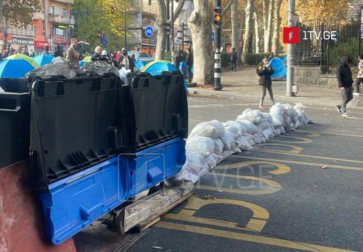 Protesters use construction materials and sacks to set up roadblocks