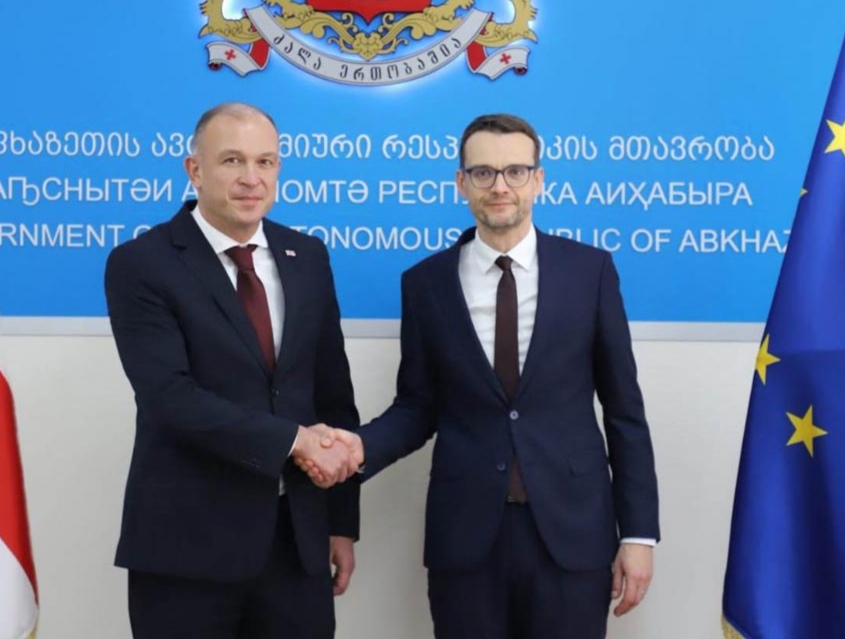 Abkhazian gov't head meets with Slovak Ambassador