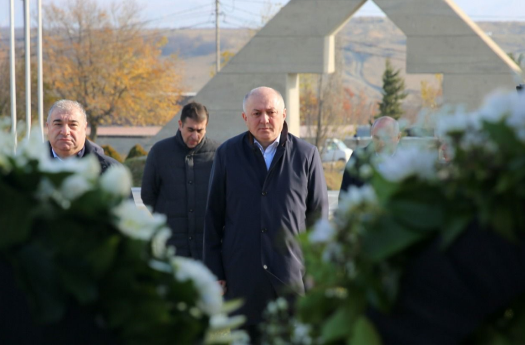 Григол Лилуашвили почтил память героически погибшего офицера спецназа Иване Голашвили и выразил соболезнования членам семьи погибшего