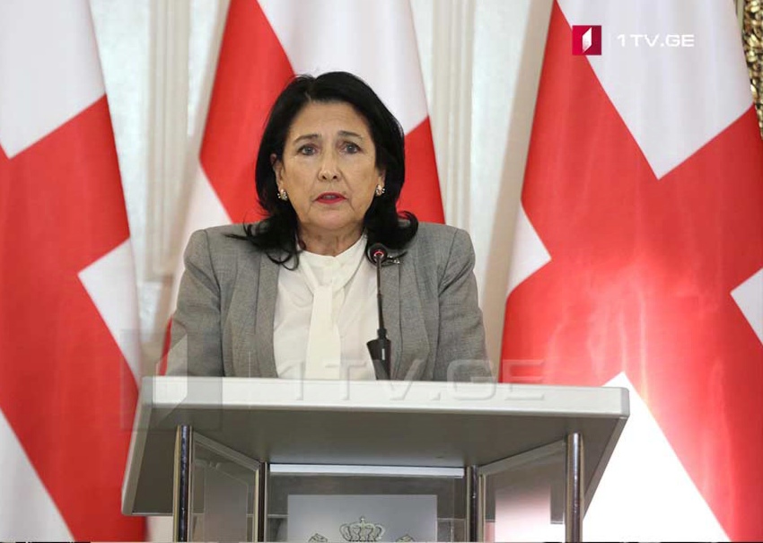 Salome Zurabişvili 8 məhkumu əfv edib