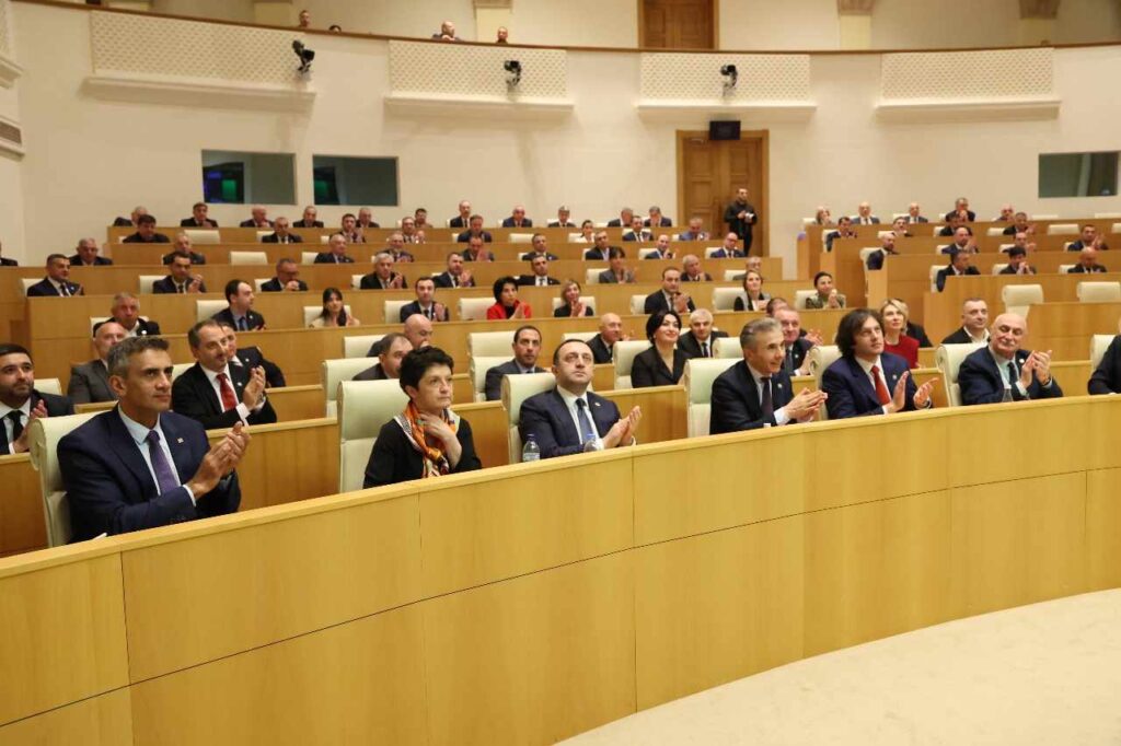 11-ci çağırış parlamenti 150 deputatın səlahiyyətini tanıdı