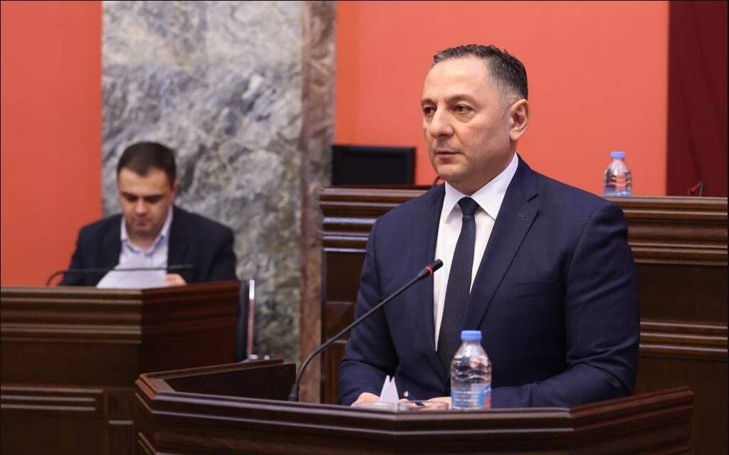 Vaxtanq Qomelauri - Ölkəyə sədaqətlə xidmət edən hər bir polisə və Daxili İşlər Nazirliyinin bütün əməkdaşlarına təşəkkür etmək istəyirəm