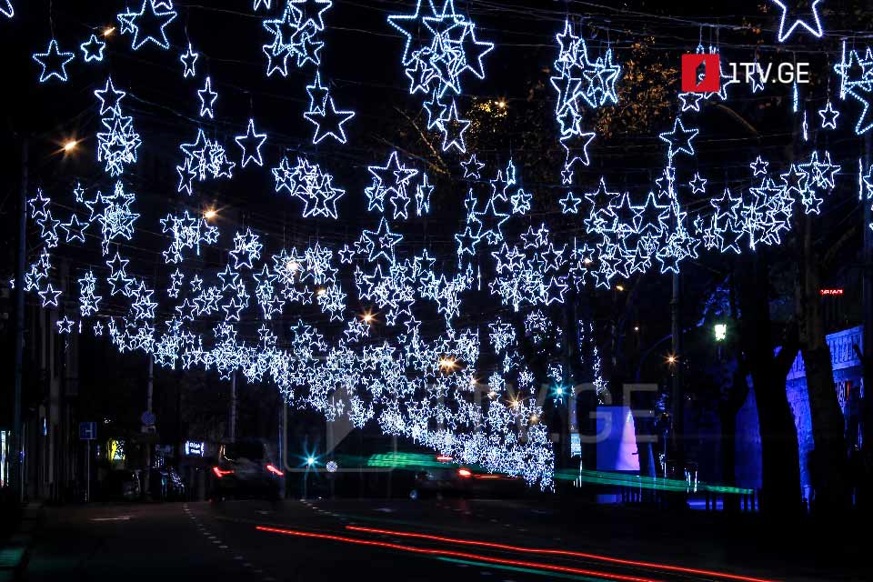 Ашықәсҿыцтәи аиллиуминациа ашьақәыргылара инамаданы, Русҭавели имҩадуаҿ аамҭала аиҭаҵра иҧкызаауеит
