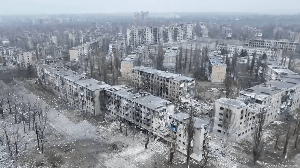 “Unian” - ukraynalı əsgərin bəyanatında qeyd edir ki, Donetsk vilayətindəki silahlı qüvvələr eyni anda 5 şəhəri itirməyə yaxındır