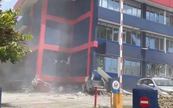 Vanuatuda 7,3 bal gücündə zəlzələ baş verib, bir nəfərin həlak olması və üç nəfərin yaralanması haqda məlumat yayılır, binalara ziyan dəyib