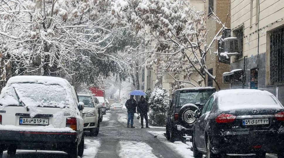 Enerji böhranı ilə əlaqədar İran hakimiyyəti bəzi məktəbləri, universitetləri və dövlət idarələrinin bir hissəsini bağlayıb