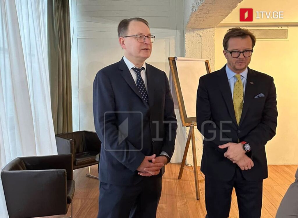Польшатәи лиетуватәи европарламентарцәа аоппозициатә партиақәа рхаҭарнакцәа ирԥылеит
