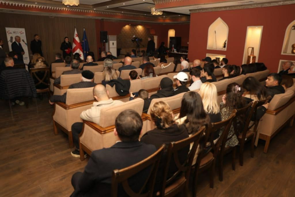 Marneulidə Gürcüstanın azərbaycanlı icmasının uğurlu nümayəndələri mükafatlandırılıb, “Rəngarəng Gürcüstan”ın rəhbəri Ramilia Əliyeva ilin jurnalisti seçilib