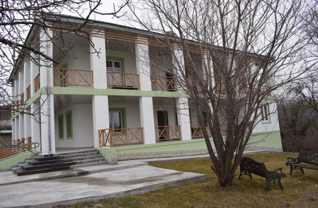 Səhiyyə Nazirliyinin məlumatına görə, Martğopi pansionatında yaşayan bütün benefisiarlar ailə tipli evlərdə yerləşdirilib.
