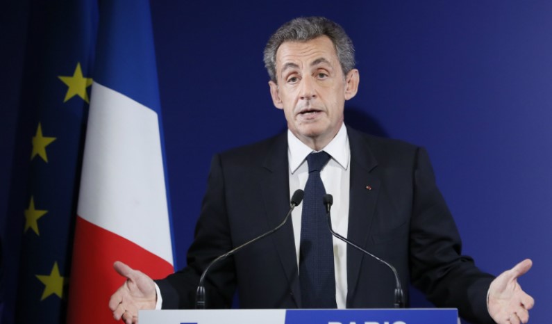 Əgər məhkəmə Müəmmər Qəddafi tərəfindən Nikola Sarkozinin ilk prezidentlik kampaniyasının maliyyələşdirilməsi üçün onu təqsirli bilsə, Nikola Sarkozini 10 il həbs cəzası gözləyir