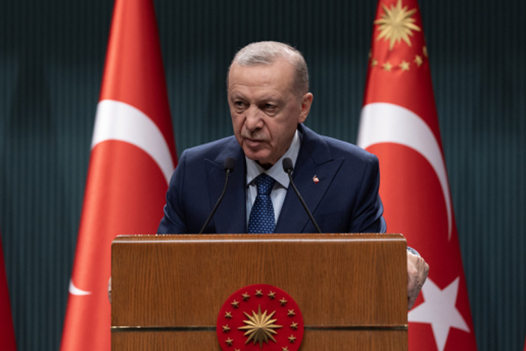 Rəcəb Tayyib Ərdoğan - Biz heç bir pərdə altında Suriyanın parçalanmasına və ya onun vahid strukturunun pozulmasına razı olmayacağıq və bununla bağlı risk görsək, dərhal lazımi addımları atacağıq