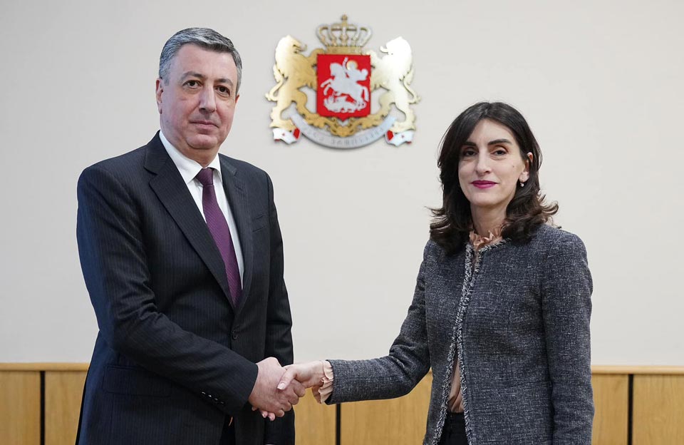 Мака Боҷоришвили Азербаиџьан ацҳаражәҳәаҩ Фаиг Гулиев диԥылеит