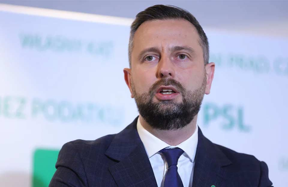 Bu barədə Polşanın müdafiə naziri bildirib ki, Varşava Trampın NATO üzvlərinin ÜDM-in 5%-ni müdafiəyə xərcləməsi tələbini dəstəkləyir. Ancaq bəzi ölkələrə bunun üçün on il lazım ola bilər