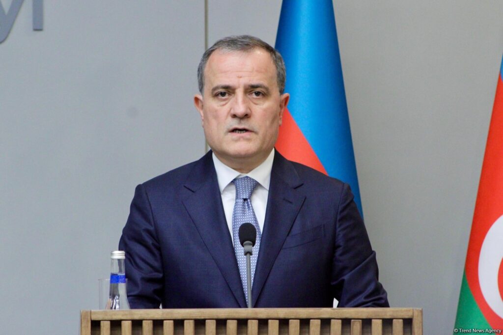 Ceyhun Bayramov - Maka Bocorişvili qeyd etdi ki, dövlətin siyasəti milli maraqlara əsaslanır, belə olan halda xarici güc nə qədər qüdrətli olsa da, suveren siyasət qarşısında acizdir