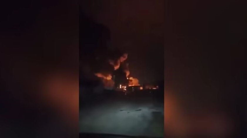 Ukrayna mətbuatının yazdığına görə, Ukrayna Rusiyanın Kaluqa vilayətinə pilotsuz təyyarələrlə hücum edib, neft anbarına hücum xəbərləri var