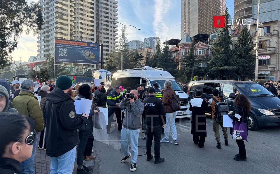 Batumi protesters take to streets demanding freedom for Mzia Amaglobeli