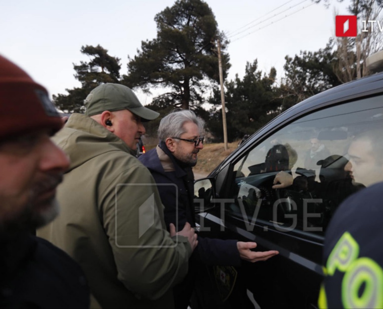 Թբիլիսիի ելքի մոտ գտնվող մայրուղու վրա բախում է տեղի ունեցել իրավապահների և ցուցարարների միջև