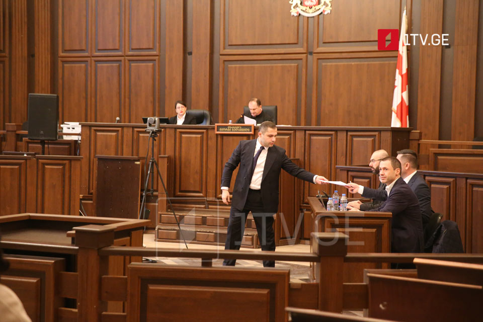 Қарҭ ақалақьтә аӡбарҭаҿы Гьаргь Бачиашвили ипроцесс мҩаҧысуеит, иахьа ари апроцессаҿ Биӡина Иванишвили анахарала иҿахәы иҿырхуеит
