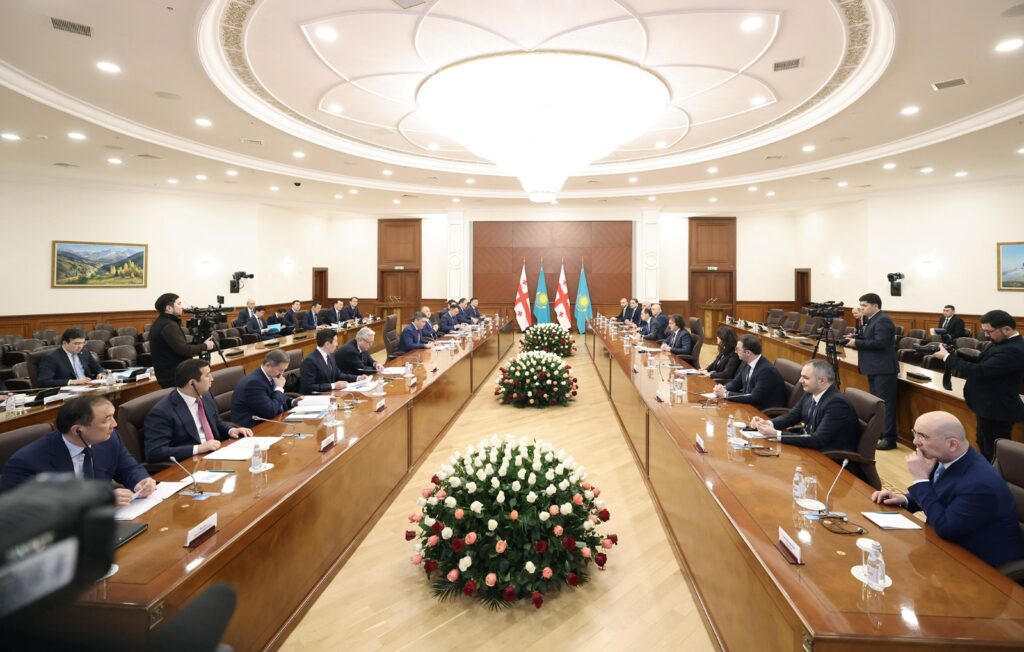Қырҭтәылеи Казахстани рҧыза-министрцәа ишиашо реиҧылара ашьҭахь, ирҭбаау аформатаҿ аиҿцәажәарақәа нагӡахеит 