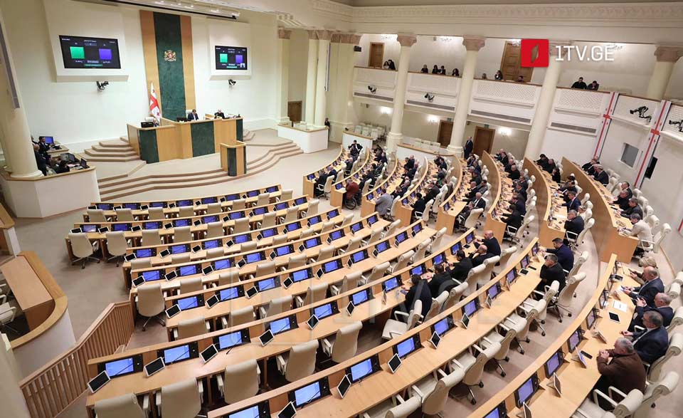Parlament qanunsuz miqrasiyaya qarşı qanunvericilik dəyişiklikləri paketini üçüncü oxunuşda dəstəkləyib