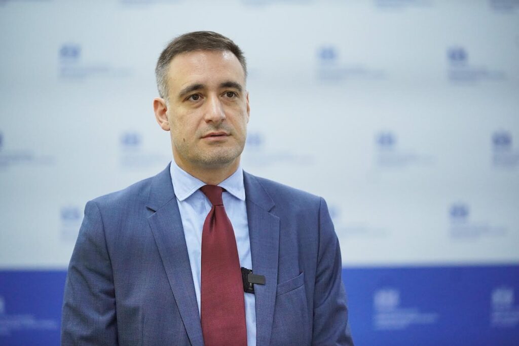 Вахтанг Цинцадзе – Гуырдзыстоны экономикæ бæрзонд темптæй дарддæр кæны йæ рæзт, кæцы акцент кæны хицауады æрхъуыдыджын экономикон политикæйыл æмæ бæстæйы экономикæйы æнæфæцудгæдзинадыл