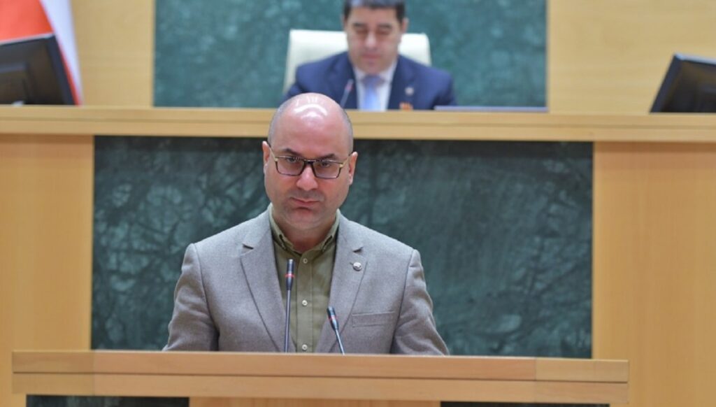 Апарламент аҿы "Агрантқәа ирызку азакәан" иадгылеит