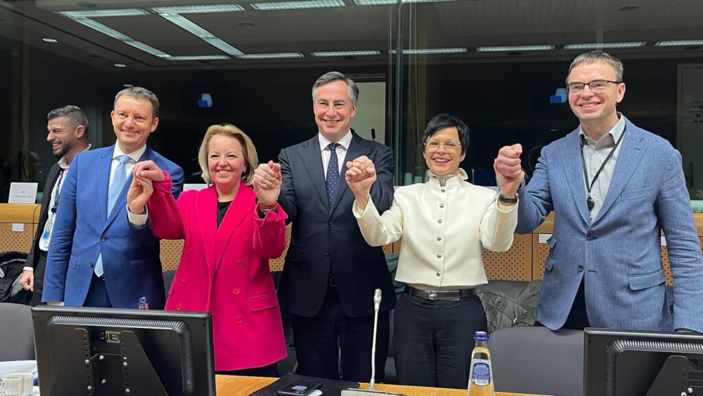Европарламенти, Еврокомиссиеи, Евроеидгыла ахеилаки Молдова  1,9 миллиард евро азоушьҭразы еиқәшаҳаҭхеит