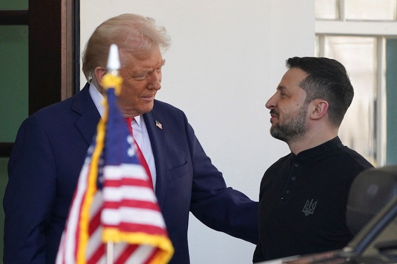 Аҩны шкәакәаҿ Дональд Трампи Володимир Зеленскии еиԥылоит