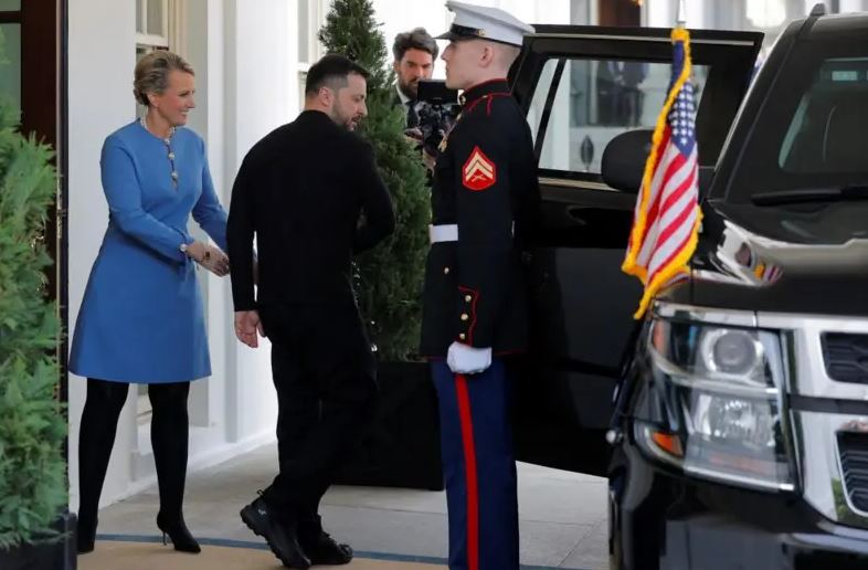 Дональд Трампи Володимир Зеленскии реиԥылара заа ихыркәшан, апрессконференциагьы аԥыхуп