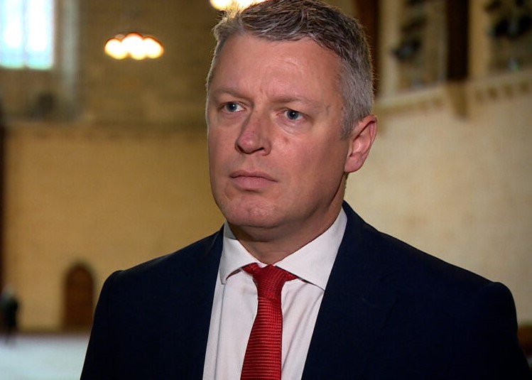 Böyük Britaniya Silahlı Qüvvələrinin naziri bildirir ki, Ukraynada bir aylıq atəşkəs təşəbbüsü ilə bağlı Fransa və Britaniya arasında heç bir razılaşma əldə olunmayıb