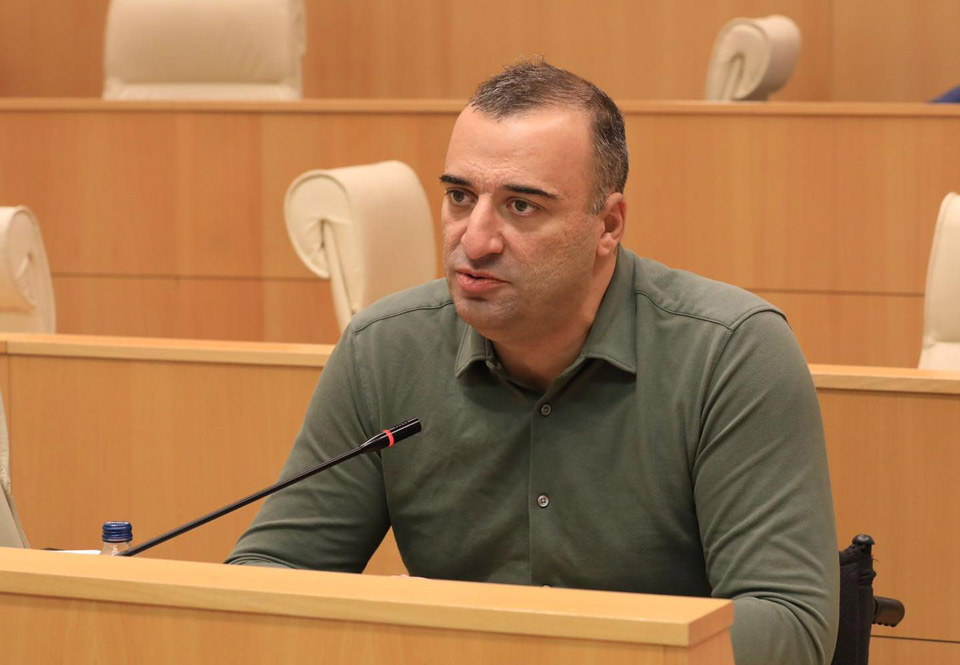 Rati İonatamişvili - Göründüyü kimi, Almaniyanın gələcək kansleri qeyri-hökumət təşkilatlarını yoxlamağa başlayır, haqqında danışdığımız məsələlər, o cümlədən Avropada, daha da əhəmiyyətli olur