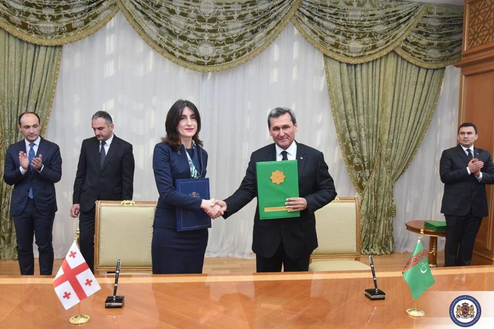 Georgian FM meets Turkmen counterpart