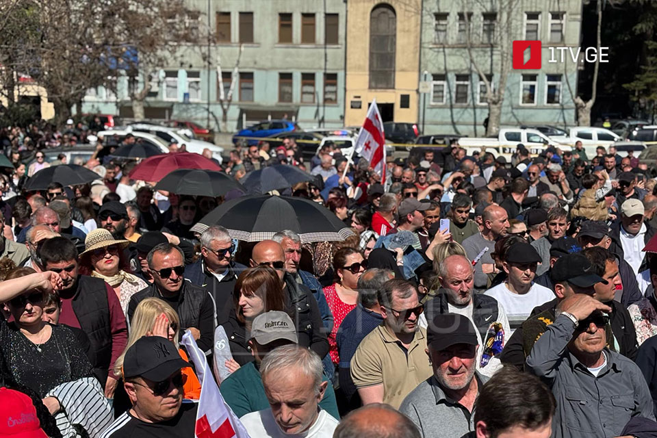 Miners continue to protest in Chiatura
