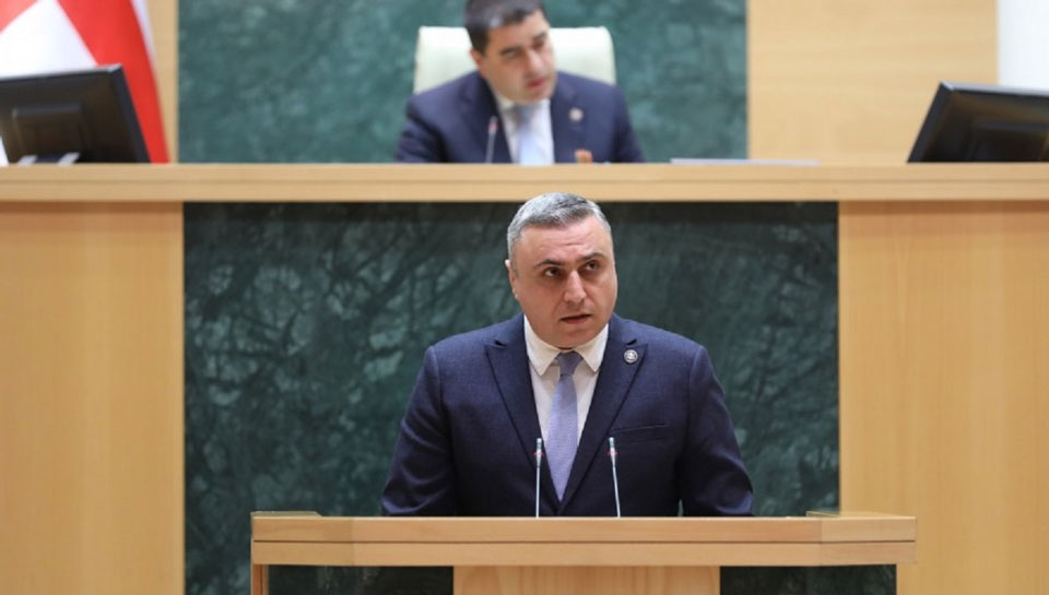 Parlament reqlamentə dəyişiklikləri üçüncü oxunuşda qəbul edib