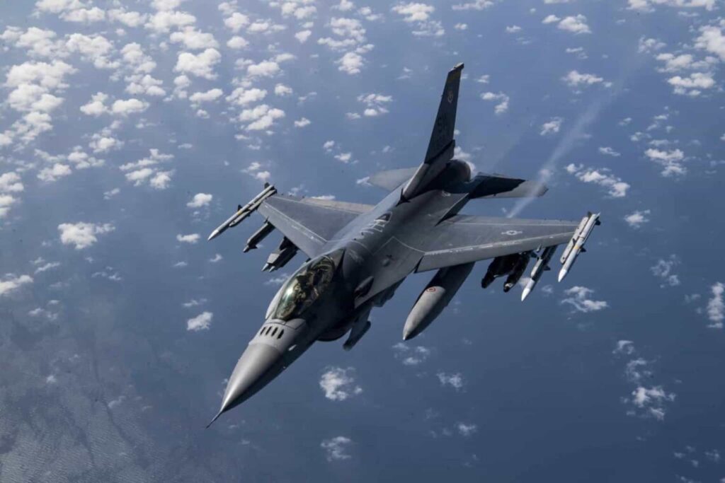 Украина аҳауатә мчқәа аҳаирпланшәарыцақәа F-16  апартиа ҿыц аиуит